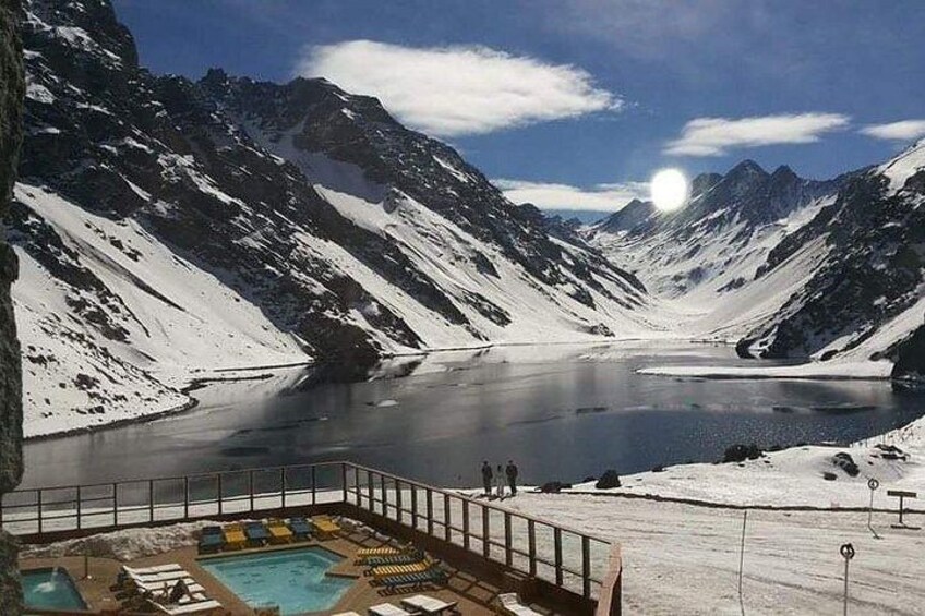 Laguna del Inca in the background the three sisters. 1