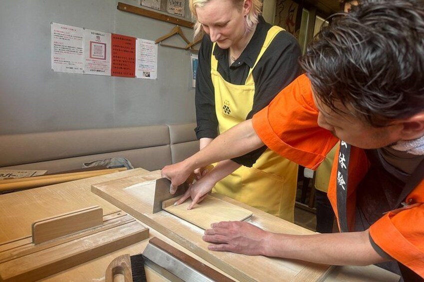 Taste freshly made soba noodles made by yourself at a real local soba shop!Private plan for 1 group only. 3