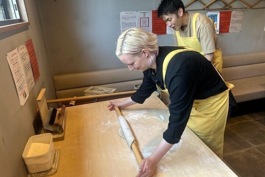 Taste freshly made soba noodles made by yourself at a real local soba shop!Private plan for 1 group only. 3