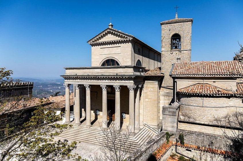 Tourist visit of the UNESCO Historic Center of San Marino 4