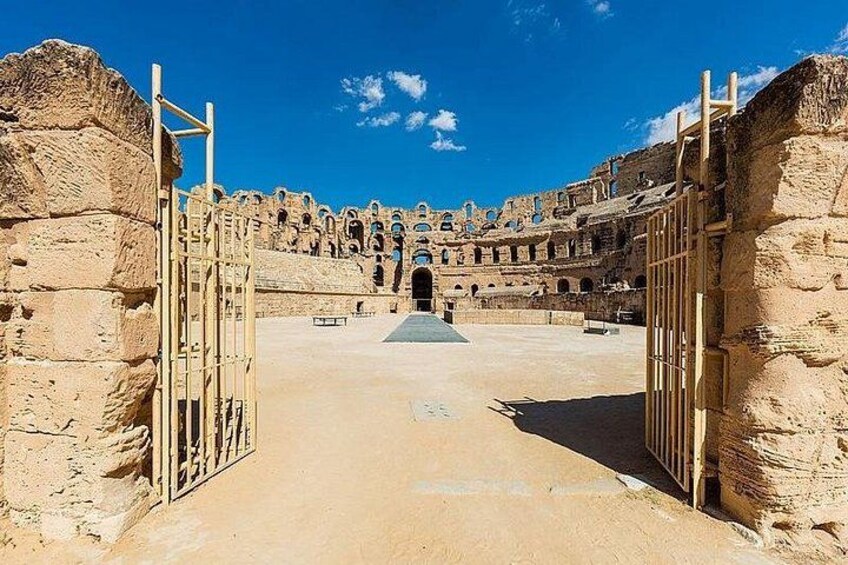 El Jem Amphitheater - The courtyard 1