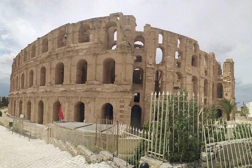 Colosseum of Thysdrus with a capacity of 27000 spectators 5
