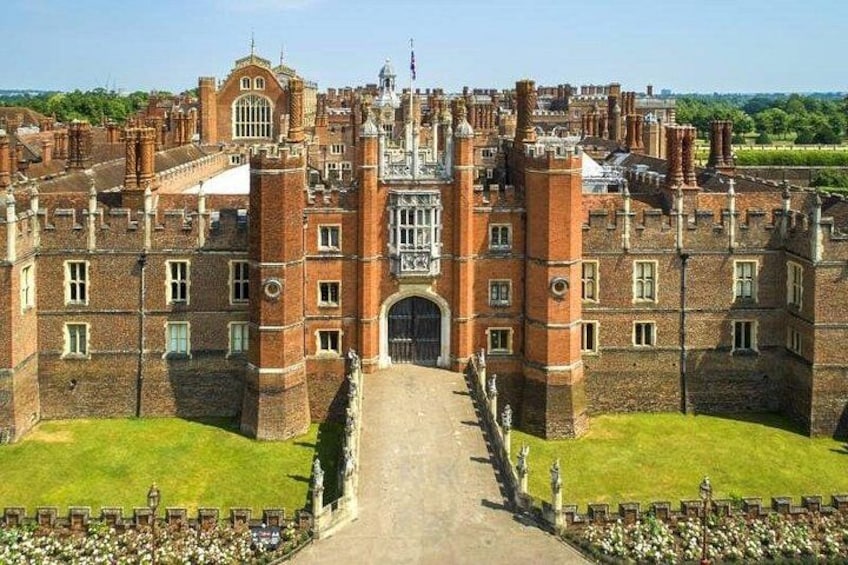 Hampton Court Palace Half Day Trip from London with Tickets 4