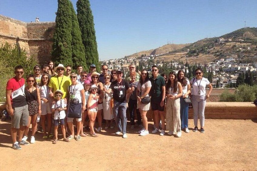 Join your Alhambra Ticket to a Tour 3