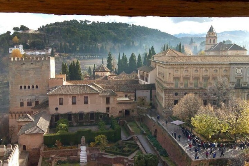 Alhambra Tour: Sultan Palace ,Gardens and Towers 5