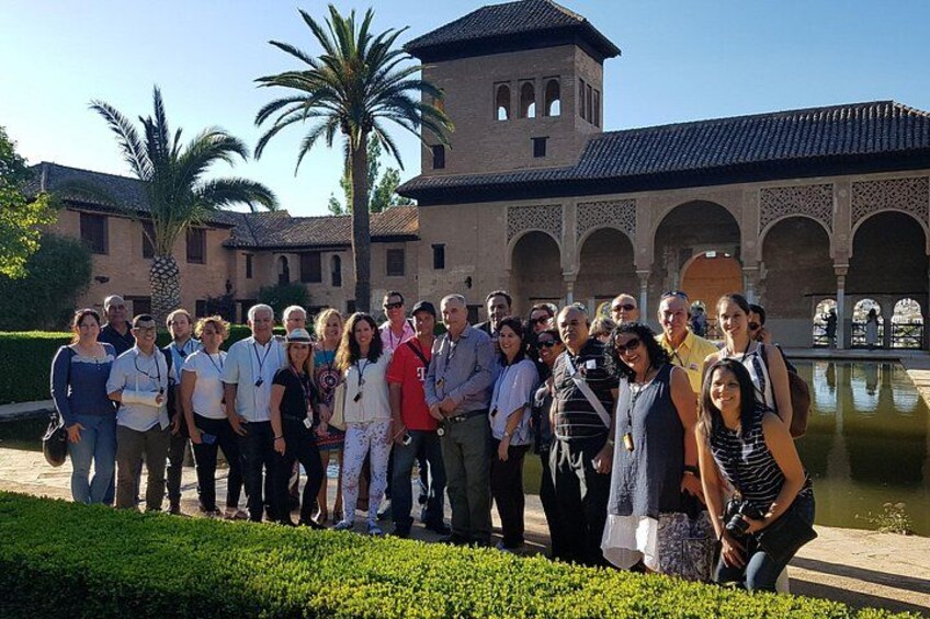 Join your Alhambra Ticket to a Tour 5