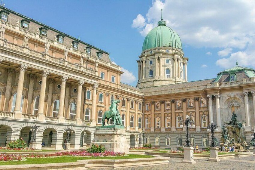 Architectural Walk of Budapest with a Local