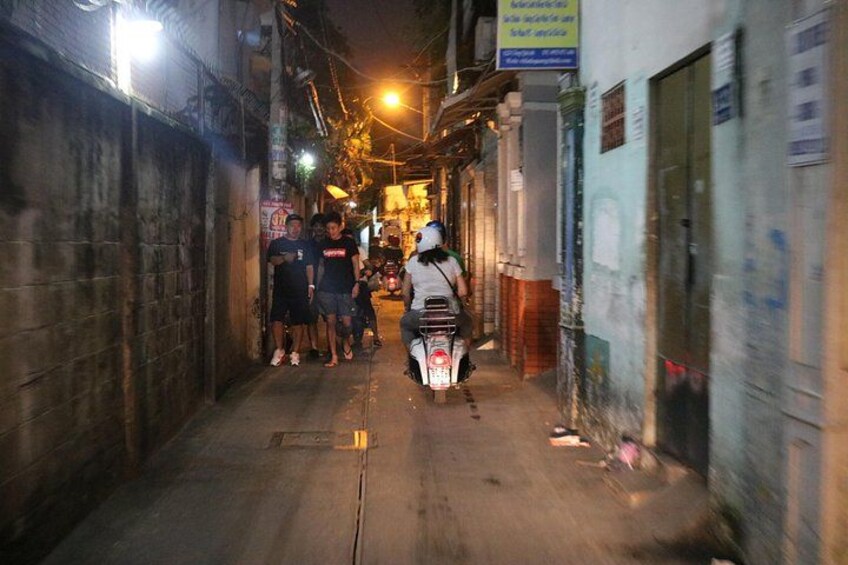 Saigon Vespa By Night Street Food Tour 4,5 Hours 3