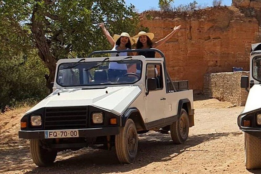 Group photo in Jeep/Group photo in Jeep 5
