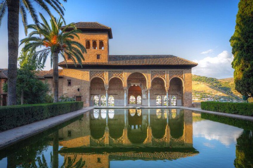 Alhambra Ticket and Guided Tour with Nasrid Palaces 4