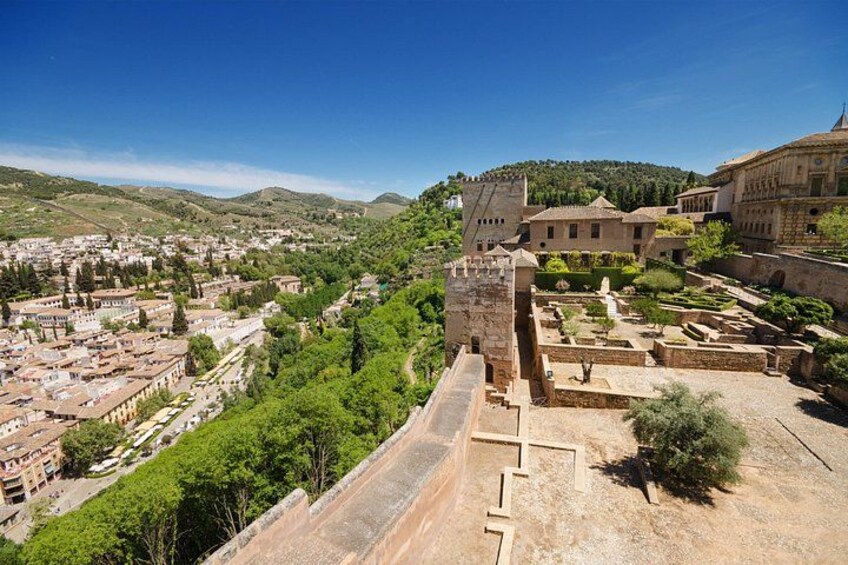 Alhambra Ticket and Guided Tour with Nasrid Palaces 2