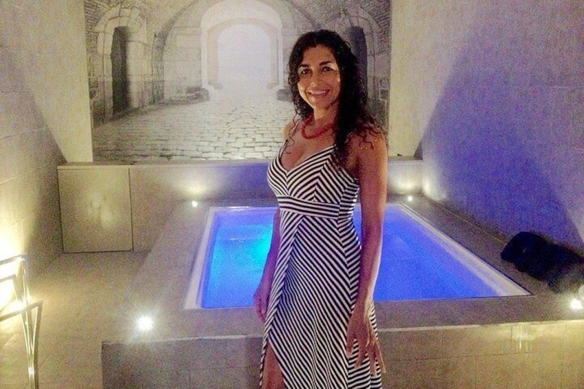 Floating sessions under the stars in private spas 5