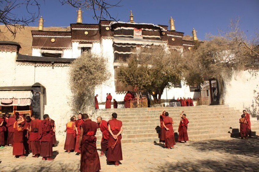 Monks in Tashilunpo monastery