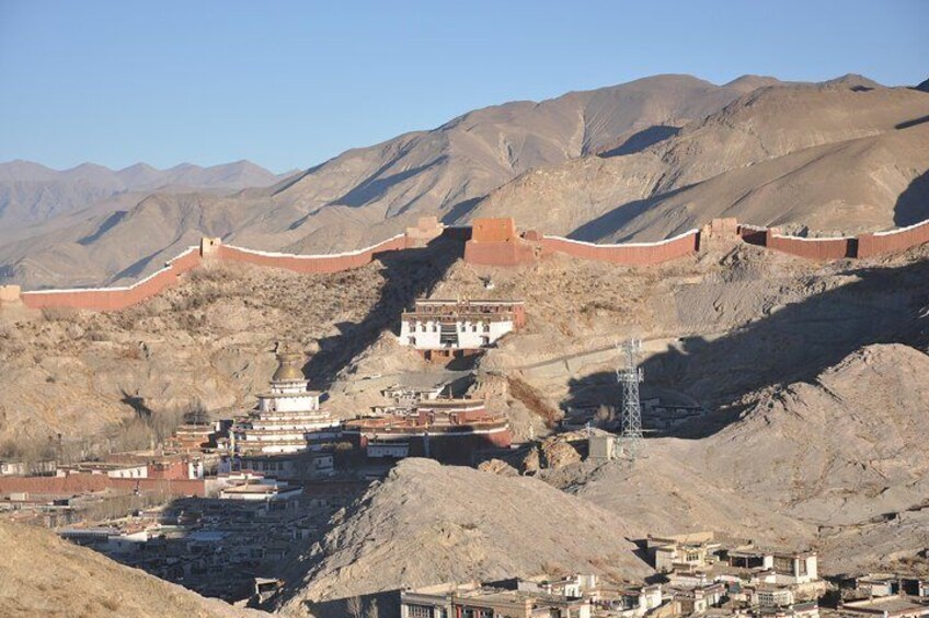 Kumbum stupa and Palkhor monastery