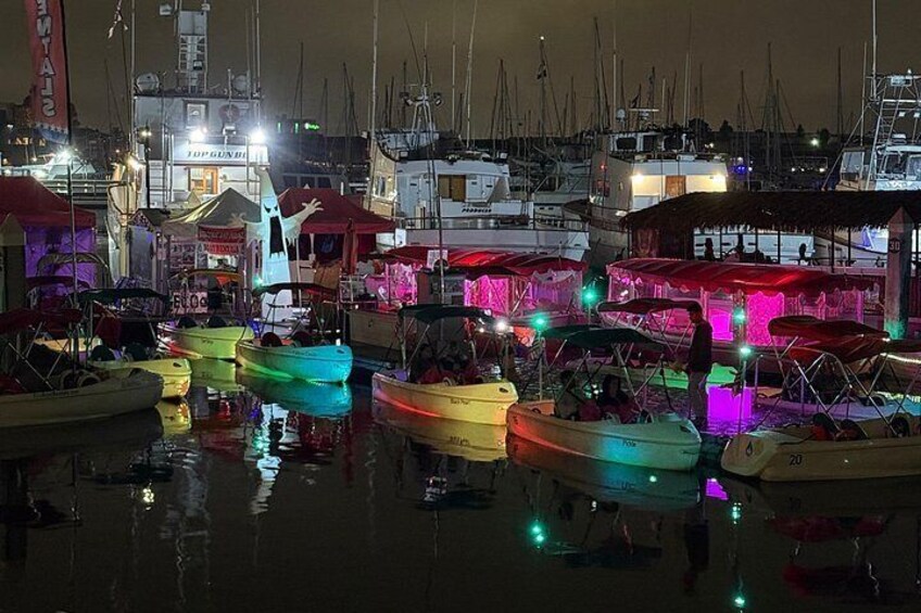 We are happy to introduce you to the 60-minute Glow Boat Experience on Electric boats, a romantic night date idea in San Diego Bay!
The boat illuminates 360 degrees outside, and it is a lot of fun! 3