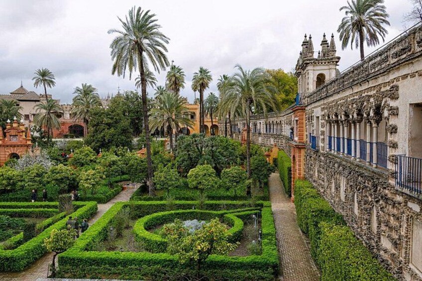 Alcazar and Cathedral & Giralda of Seville. Skip The Line! Includes access tickets 2