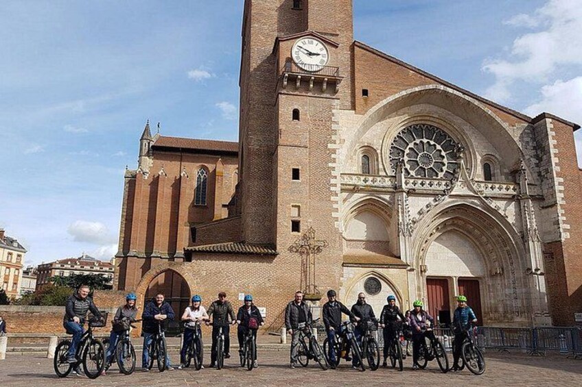Toulouse Electric Bike Tour: City Center & Garonne 4