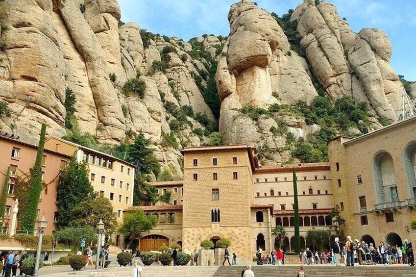 Poblet Igualada & Montserrat Small group hotel pick up from Salou / Tarragona