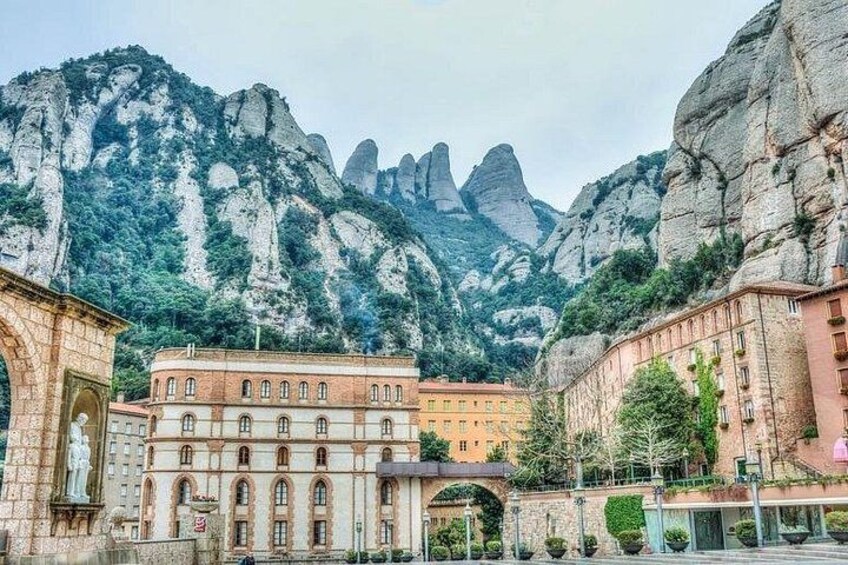 Poblet Igualada & Montserrat Private Tour - Hotel pick up from Salou/Tarragona 2