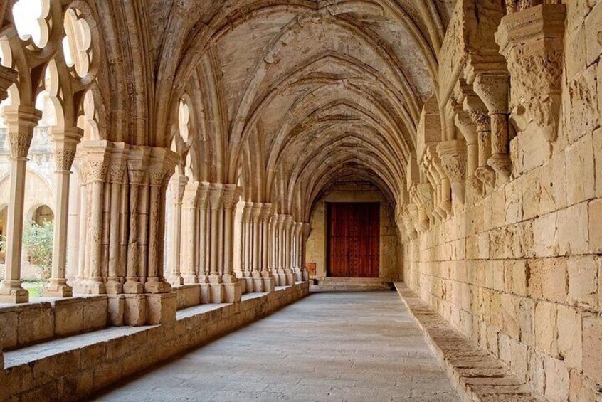 Poblet & Priorat Monastery - Reduced group hotel pick up from Salou / Tarragona