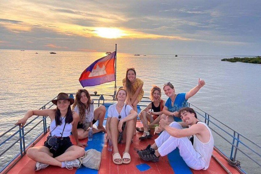 Join a group and share fun on Tonle Sap Lake! 3