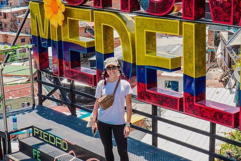 Comuna 13 Graffiti Tour with Local snacks 2