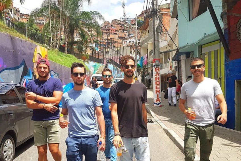 Comuna 13 Graffiti Tour with Local snacks 2