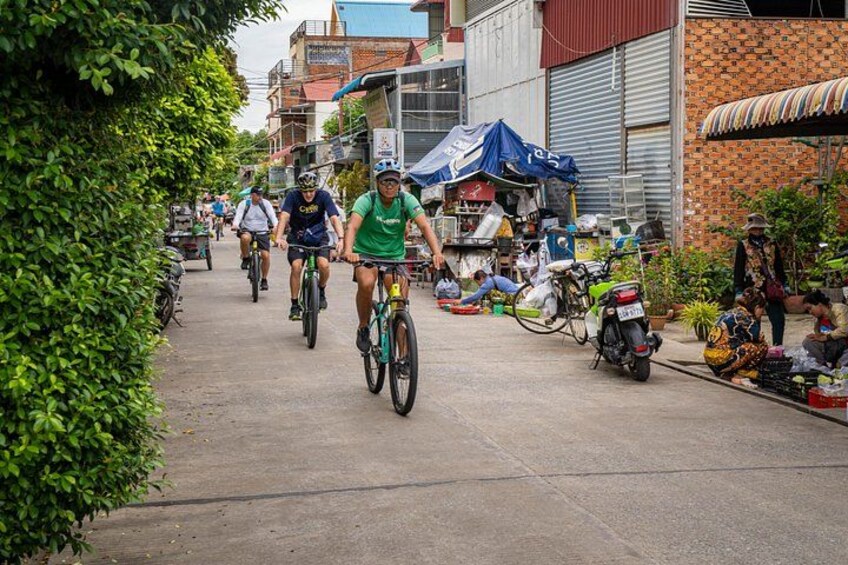 Phnom Penh Silk Island Cycling and Culinary Adventure 5