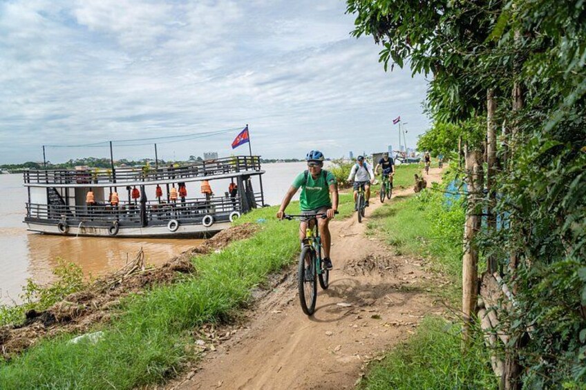 Phnom Penh Silk Island Cycling and Culinary Adventure 3