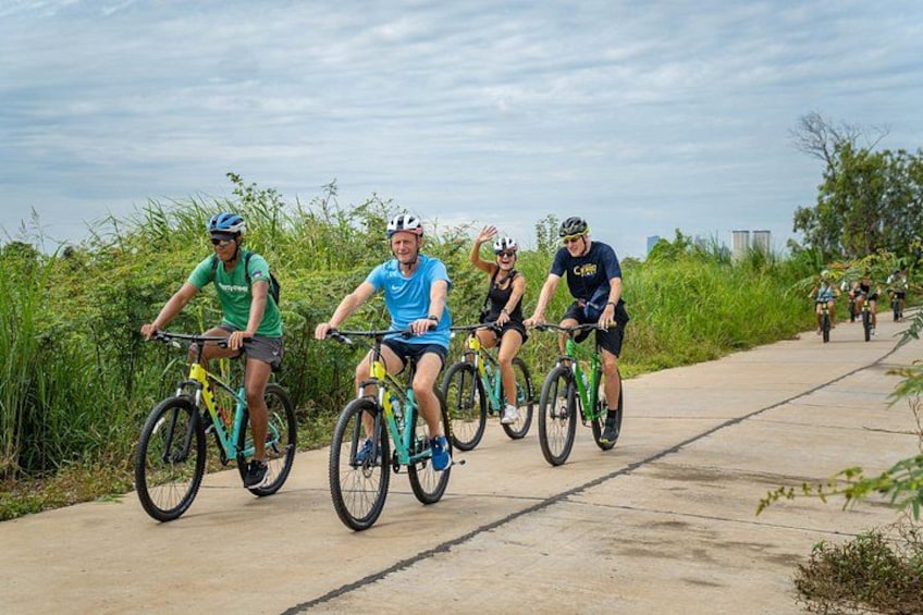 Phnom Penh Silk Island Cycling and Culinary Adventure 4