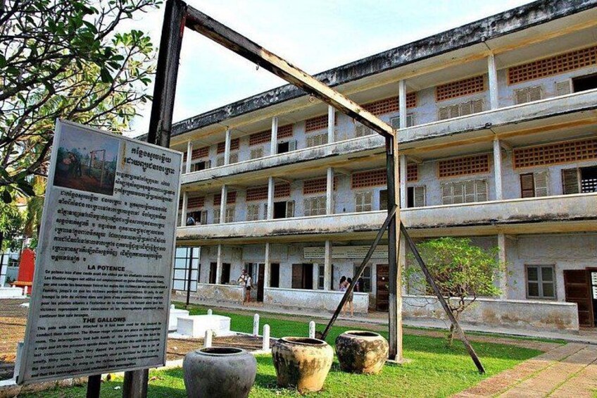 Tuol Sleng Genocide Museum (S-21) and Choeung Ek Killing Fields Tour 1