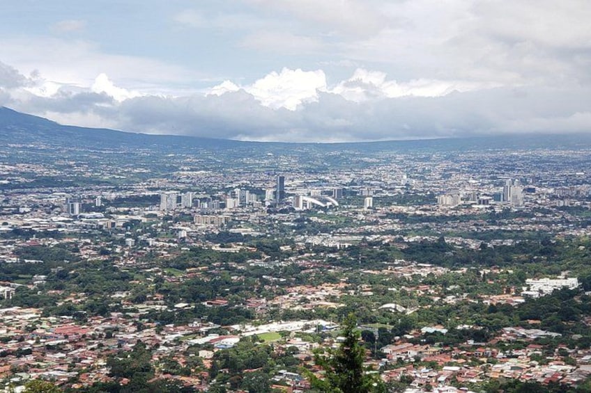 Dinner + Typical dance show at the best viewpoint in San José 3