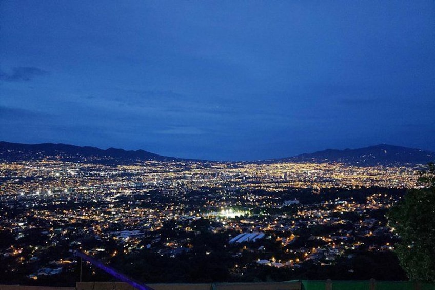 Dinner + Typical dance show at the best viewpoint in San José 2