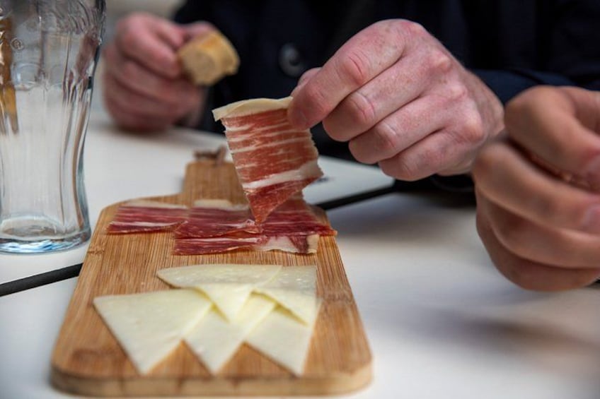 Seville Food Tour: Tapas, Drinks and Delights with a Local 4