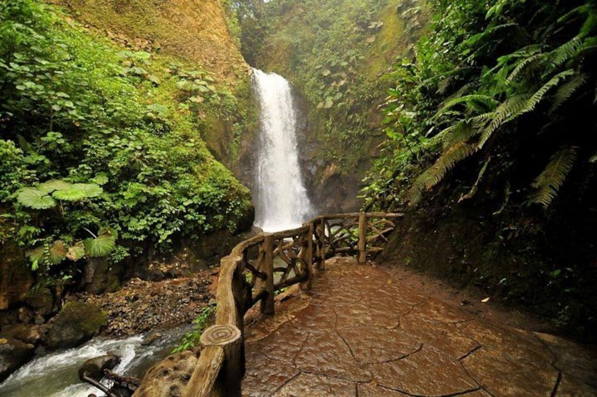 WaLa Paz waterfall gardens tour from San Joseterfalls gardens 2