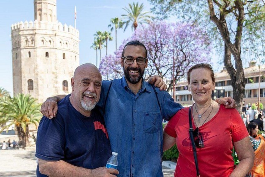 Walking tour through the monumental and historical area of Seville 2