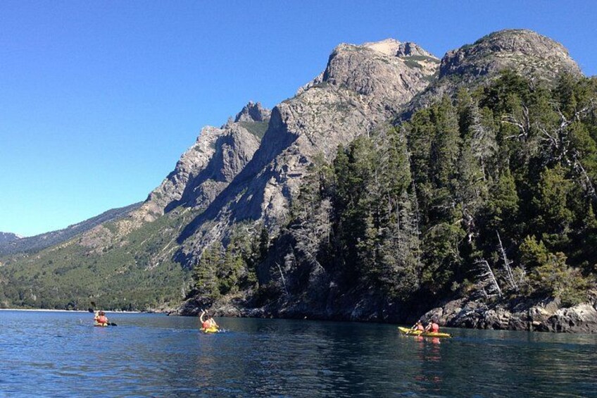 Half a day of kayaking on the Nahuel Huapi lake in private service 3