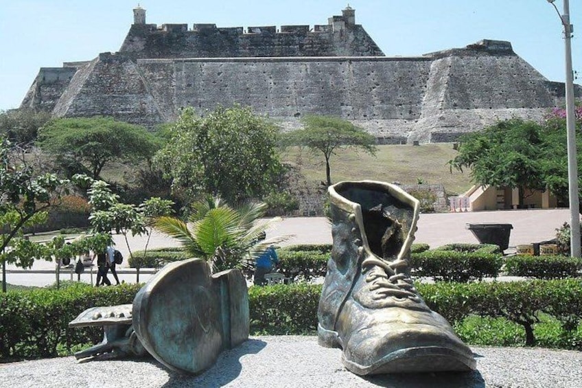 City tours in a cultural 'chiva' in Cartagena 2