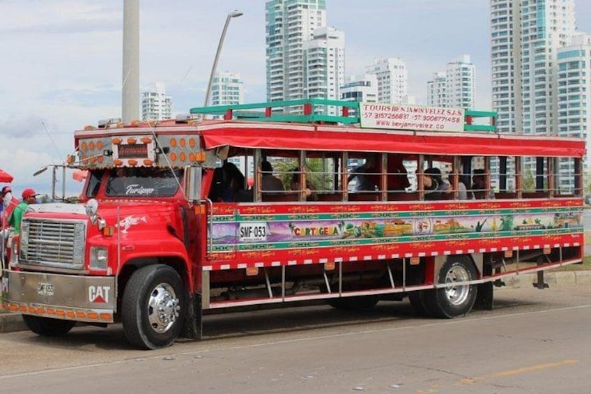 City tours in a cultural 'chiva' in Cartagena 5
