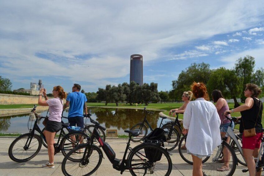 3-hour Guided Bike Tour along the Highlights of Seville 3