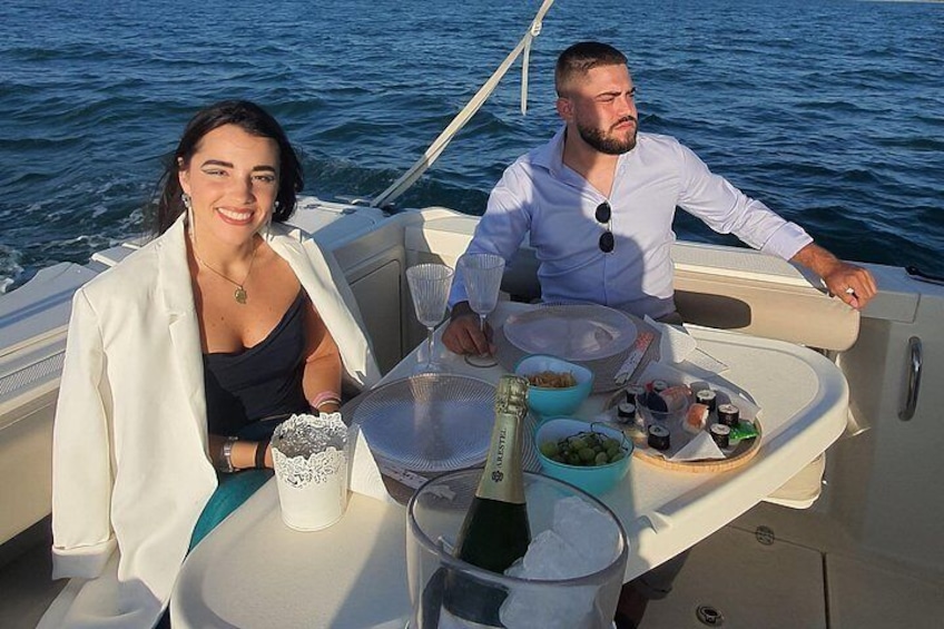 Romantic walk in the Bay of Cadiz 3
