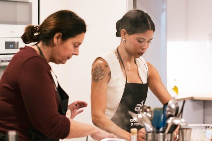 10 Tapas Cooking Class Experience in Madrid with Sangria 2