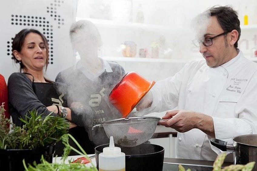 10 Tapas Cooking Class Experience in Madrid with Sangria 4