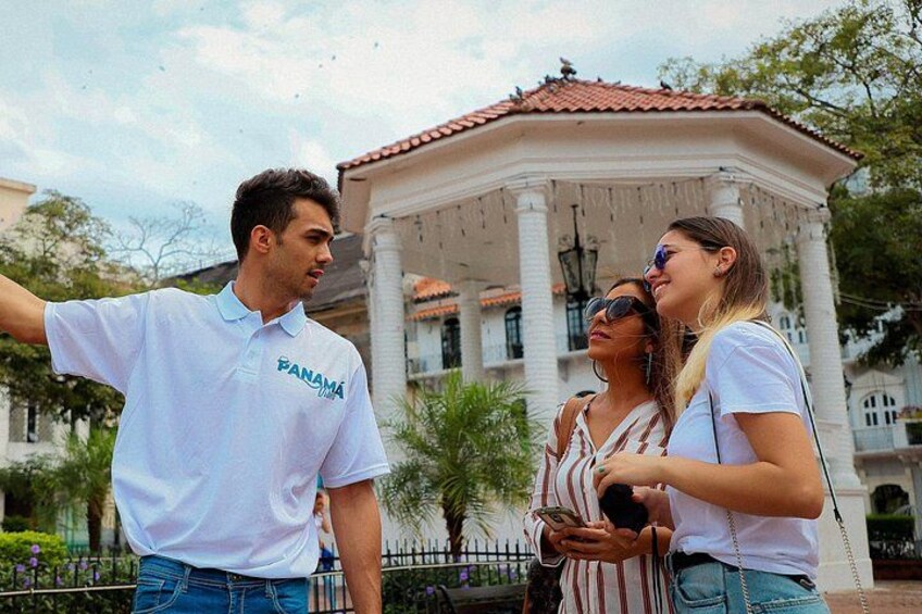Explore Casco Viejo with a passionate local guide. 5