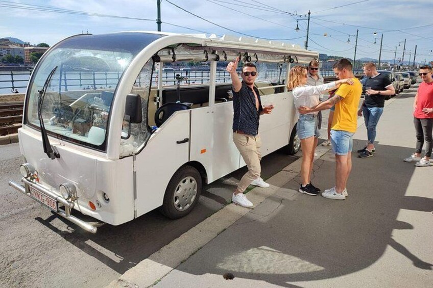 Budapest Party BeerBus Unlimited Beer & City- Private 60Min. Tour 4