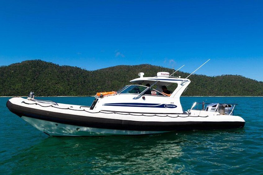 Private Standard Charter Experience in Whitsundays 2