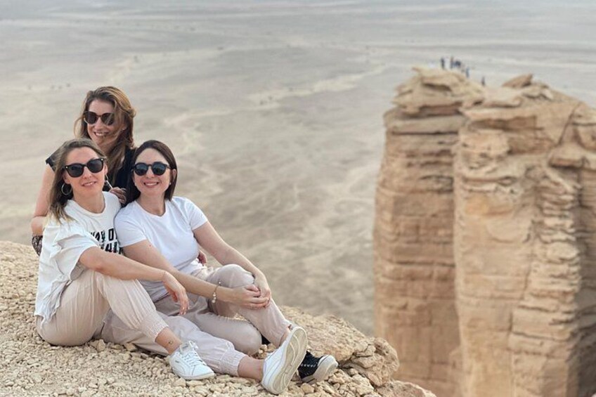 Edge of the World with 4x4 vehicle, camels and stargazing 2