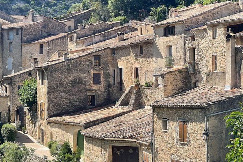 roof of saint guilhem 2