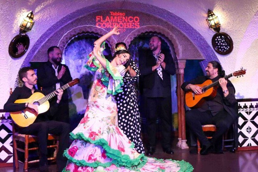 Bailaora Flamenco and musicians 4