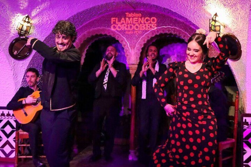 A group performing on a stage with a backdrop that reads "Tablado Flamenco Cordobés." 4
